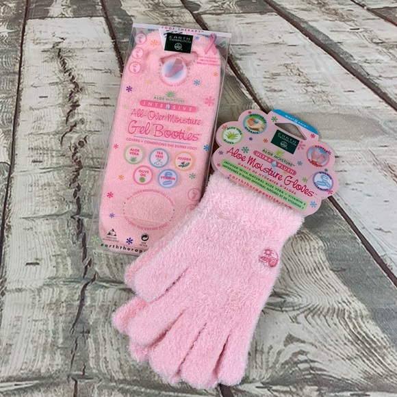 Aloe Moisture Pink Gloves & Moisture Gel Booties - Picture 1 of 6